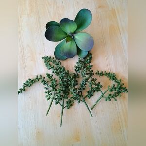 ✨2/$15 | 3/$20✨ 5 Stems Faux Succulent Plants